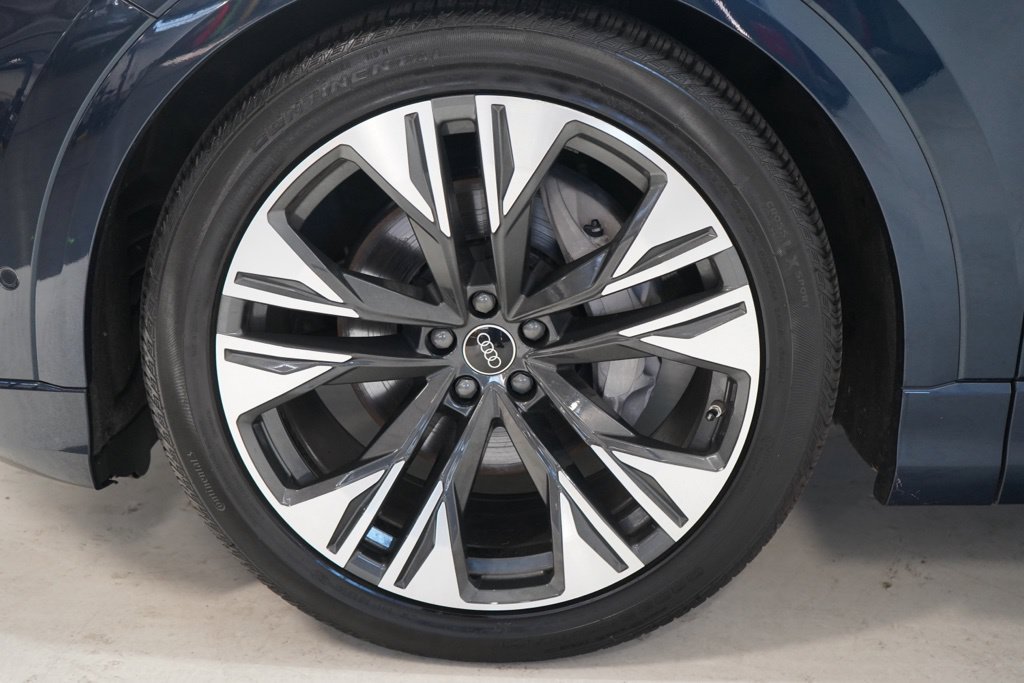 Used 2025 Audi Q8 Premium Plus AWD/4WD image 12