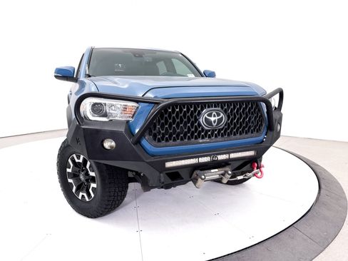 Used 2019 Toyota Tacoma TRD Off-Road w/ Technology Package AWD/4WD image 6