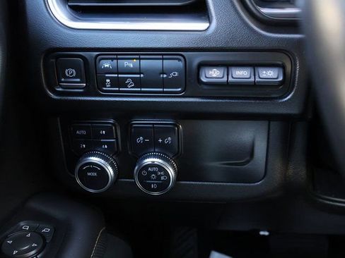 Used 2021 GMC Yukon AT4 w/ Technology Package AWD/4WD image 40