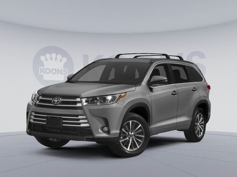 Used 2017 Toyota Highlander XLE w/ Protection Package #3 AWD/4WD image 1