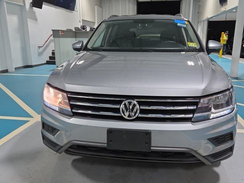Used 2021 Volkswagen Tiguan SE AWD/4WD image 2