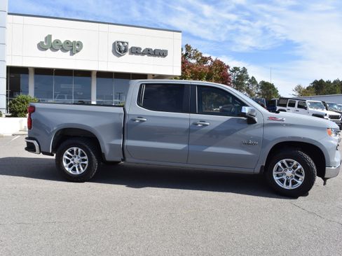 Used 2024 Chevrolet Silverado 1500 LT w/ Z71 Off-Road Package image 10