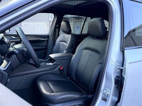 New 2025 Jeep Grand Cherokee Limited image 15