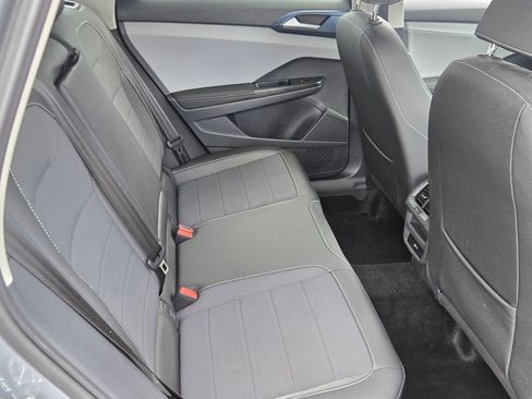 Certified 2024 Volkswagen Taos SE FWD image 17