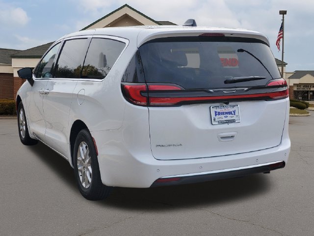 New 2027 Chrysler Pacifica Select FWD image 4