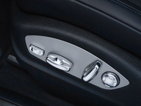 Certified 2023 Porsche Macan Turbo AWD/4WD image 12