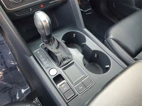 Used 2021 Volkswagen Atlas Cross Sport SE image 28