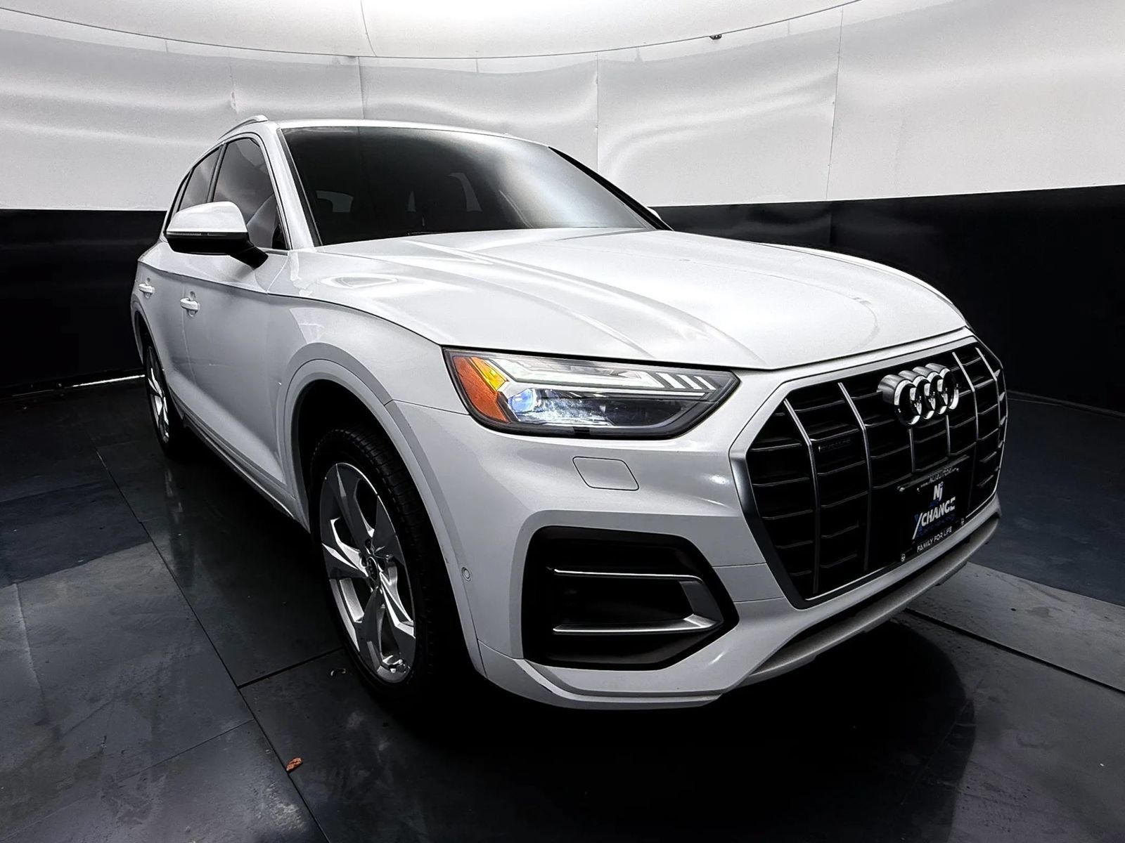Used 2021 Audi Q5 Prestige w/ Prestige Package AWD/4WD image 1