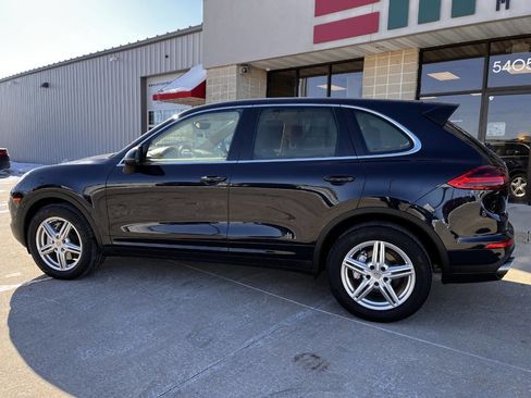 Used 2017 Porsche Cayenne S image 3