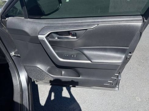 Used 2020 Toyota RAV4 XLE AWD/4WD image 22