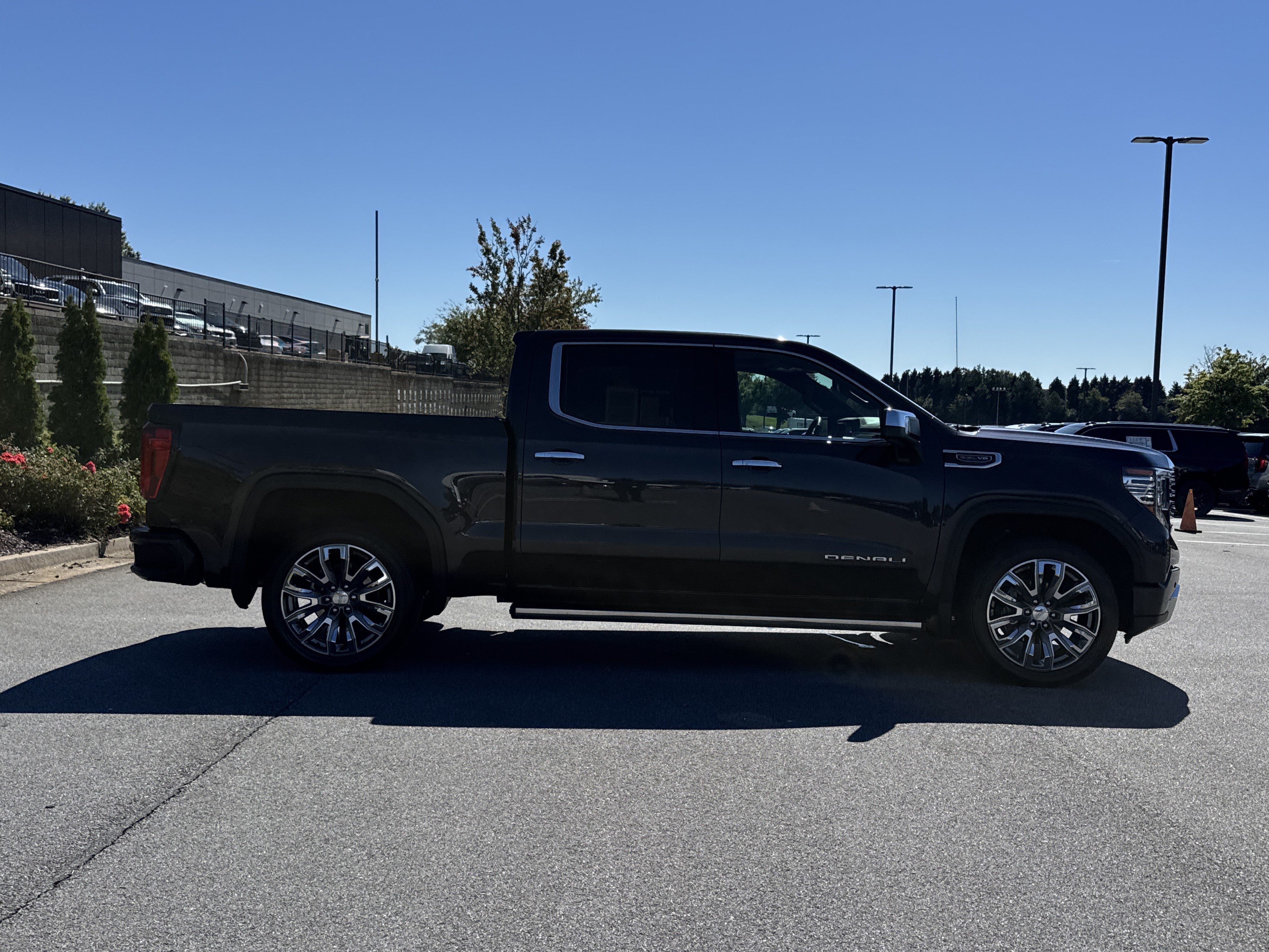 Used 2024 GMC Sierra 1500 Denali w/ Denali Reserve Package AWD/4WD image 11