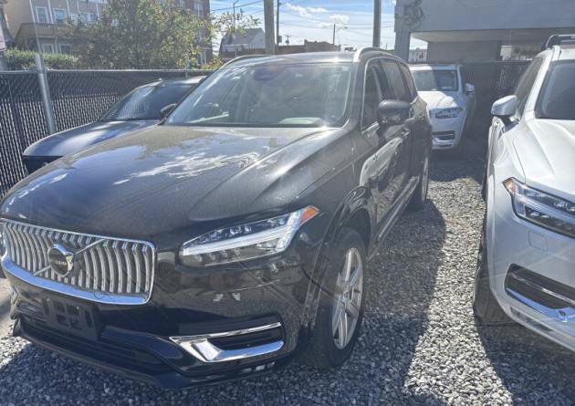 Used 2024 Volvo XC90 B5 Core AWD/4WD image 2