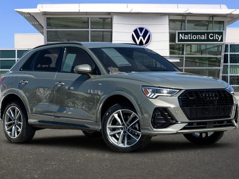 Used 2023 Audi Q3 2.0T Premium w/ Black Optic Sport Package image 2