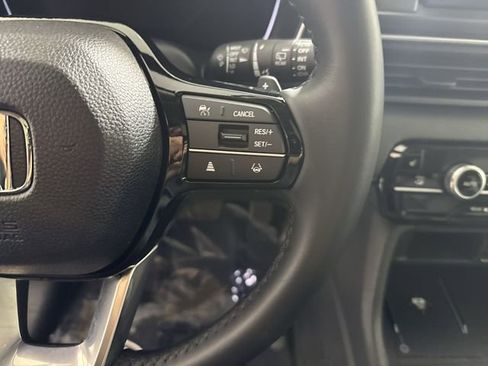 Used 2025 Honda Pilot Touring image 13