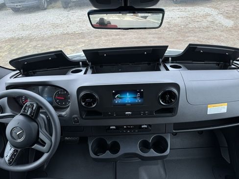 Used 2024 Mercedes-Benz Sprinter 3500 image 33