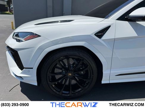 Used 2023 Lamborghini Urus S image 2
