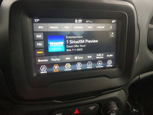 Used 2018 Jeep Renegade Latitude image 27