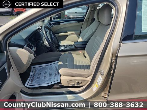 Used 2018 Ford Fusion SE FWD image 11
