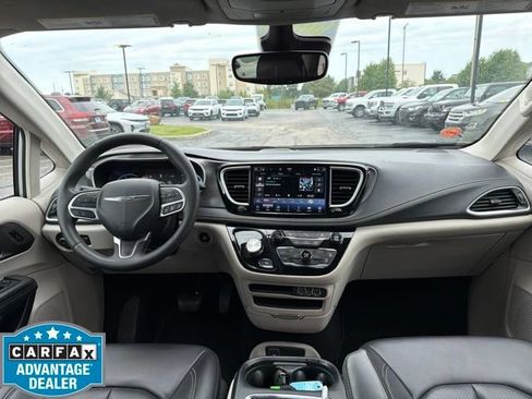 Used 2024 Chrysler Pacifica Limited FWD image 14