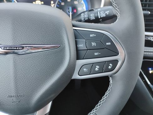 New 2026 Chrysler Pacifica Select image 39