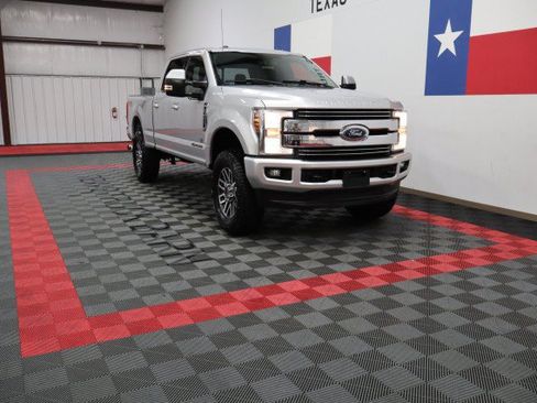 Used 2018 Ford F250 Lariat w/ Lariat Value Package AWD/4WD image 16