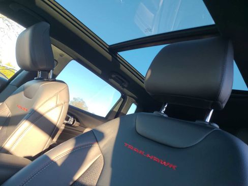 New 2024 Jeep Compass Trailhawk w/ Sun and Sound Group image 39