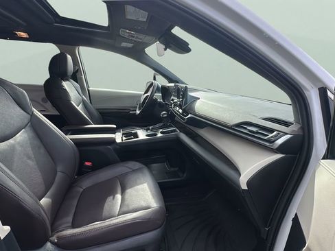 Used 2022 Toyota Sienna Platinum image 26