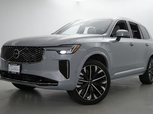 New 2026 Volvo XC90 T8 Plus w/ Protection Package Premier AWD/4WD image 2