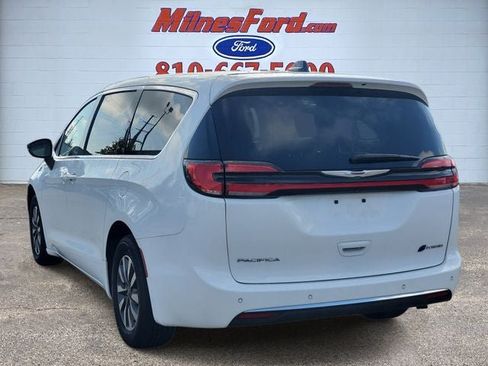 Used 2024 Chrysler Pacifica Limited FWD image 4