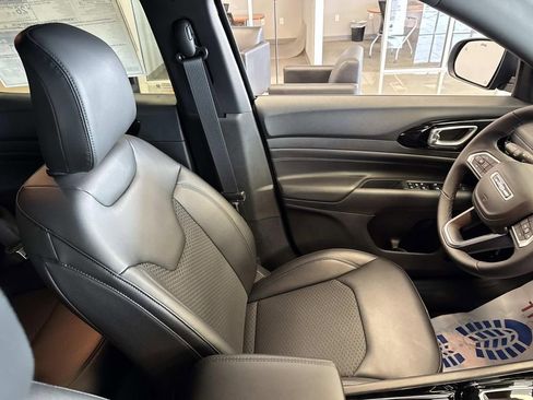New 2026 Jeep Compass Latitude image 22