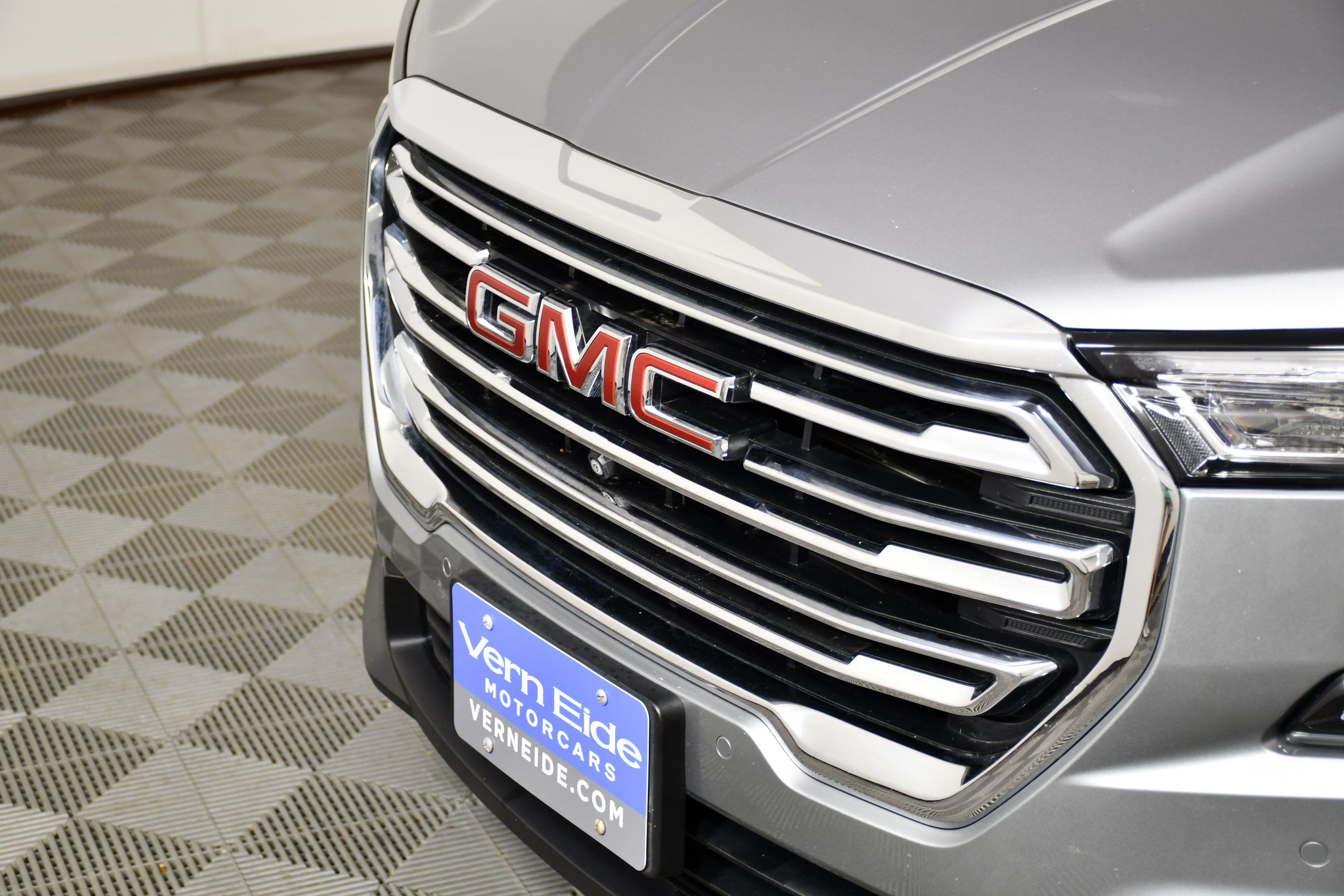 Used 2024 GMC Terrain SLT w/ Tech Package AWD/4WD image 11