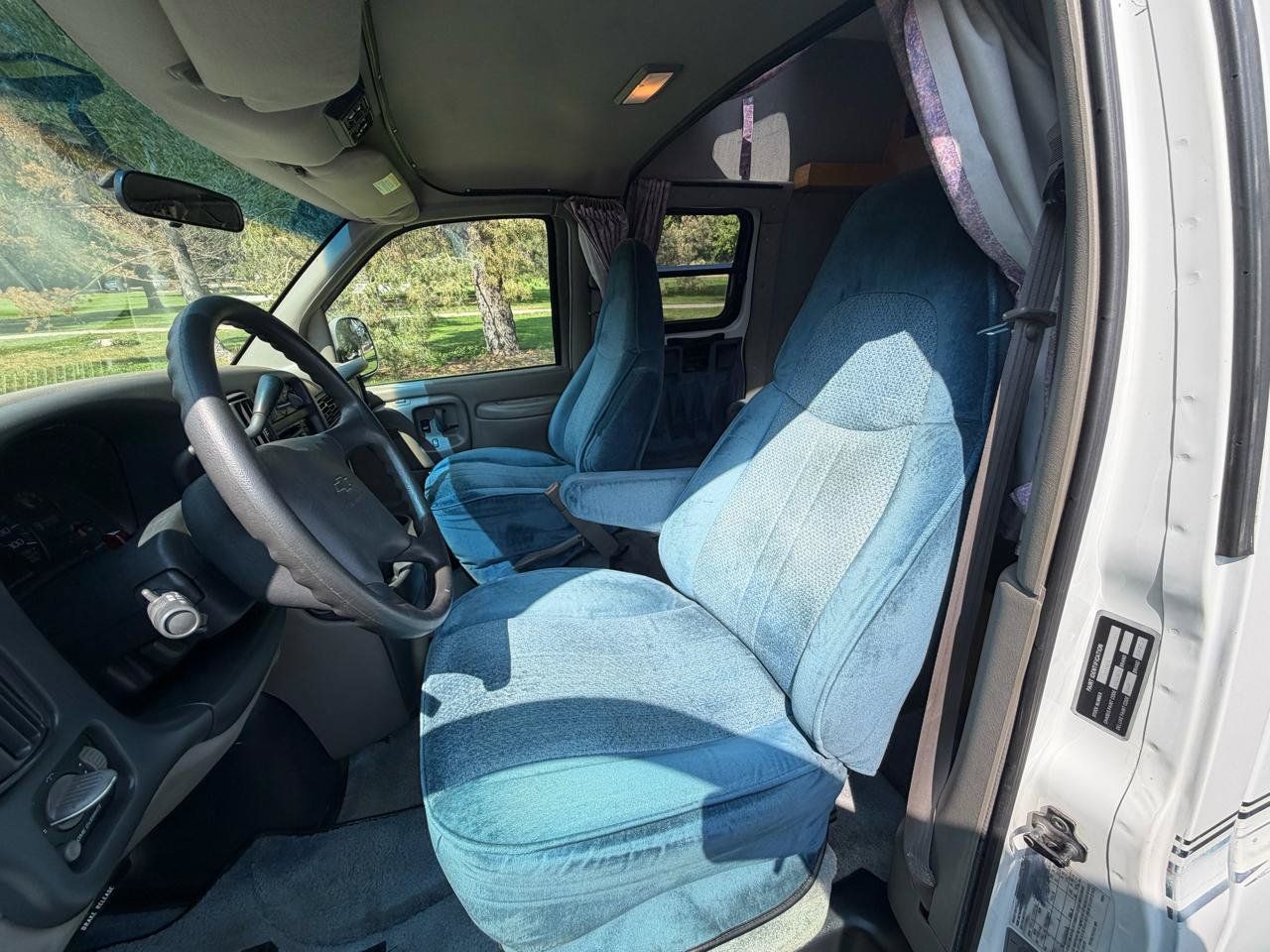 Used 2000 Chevrolet Express 3500 RWD image 11