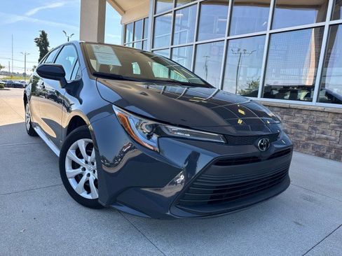 Used 2025 Toyota Corolla LE FWD image 2