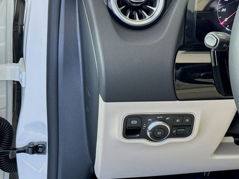 New 2025 Mercedes-Benz GLA 250 image 10