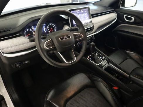 Used 2023 Jeep Compass Latitude image 12