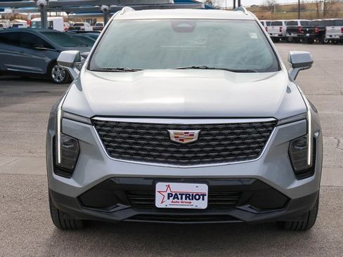Used 2024 Cadillac XT4 Premium Luxury image 2