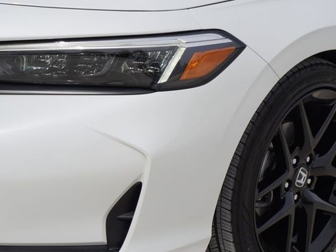 Used 2025 Honda Civic Sport image 2