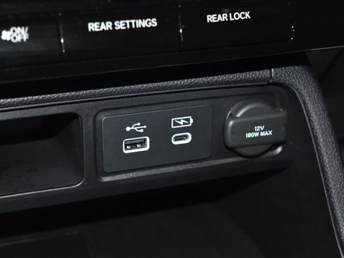 Used 2025 Honda Pilot Elite image 14