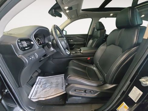 Used 2023 Honda Pilot Touring image 11
