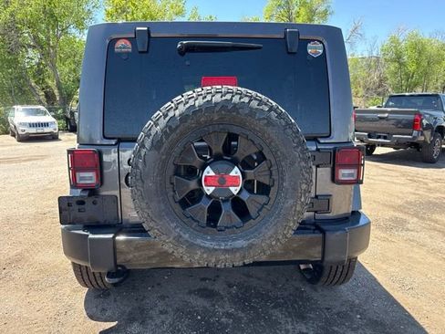 Used 2018 Jeep Wrangler Unlimited Sahara AWD/4WD image 4