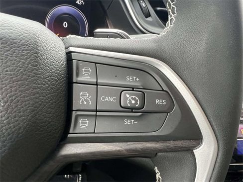 Certified 2023 Jeep Grand Cherokee Limited w/ Black Appearance Package image 25