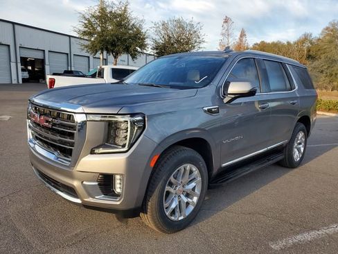 Used 2022 GMC Yukon SLT w/ SLT Luxury Package image 2