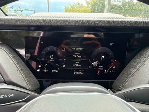 Used 2025 GMC Yukon Denali w/ Sun & Power Step Package AWD/4WD image 26