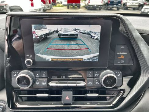 Used 2023 Toyota Highlander XSE AWD/4WD image 25