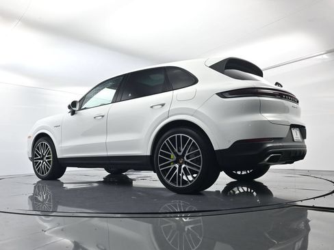 Certified 2026 Porsche Cayenne E-Hybrid AWD/4WD image 44