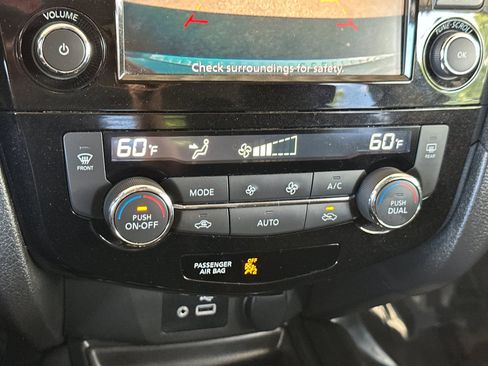Used 2020 Nissan Rogue SV FWD image 27