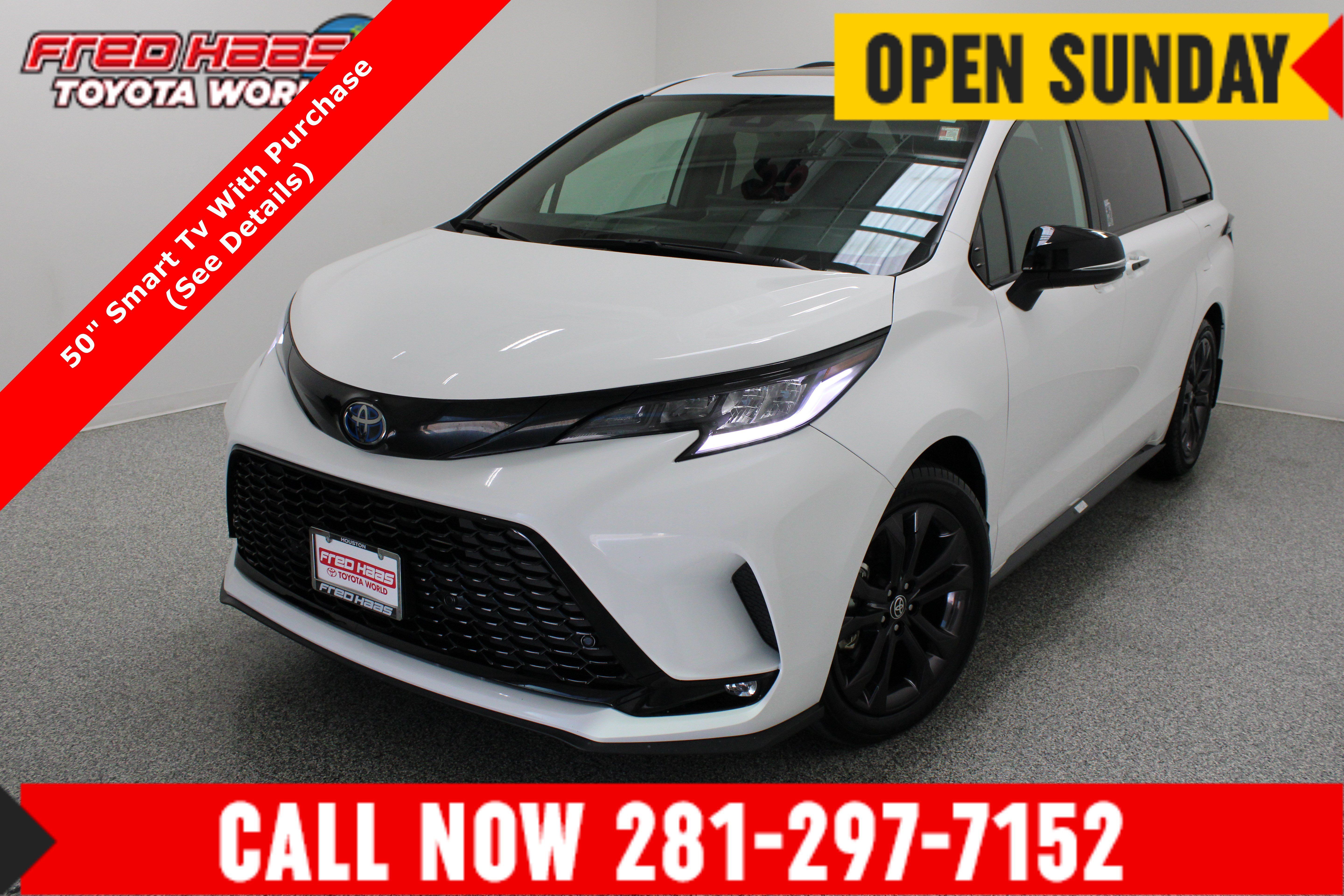 Used 2025 Toyota Sienna XSE w/ XSE Premium Package FWD image 1