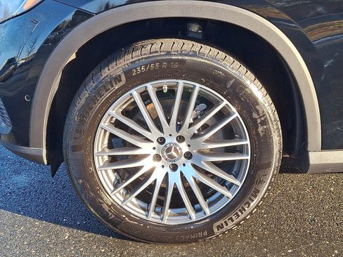 Certified 2025 Mercedes-Benz GLC 300 4MATIC image 8
