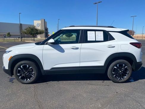 Used 2023 Chevrolet TrailBlazer LT image 2