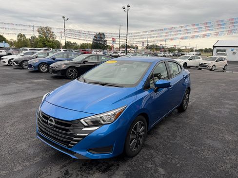 Used 2023 Nissan Versa SV image 8